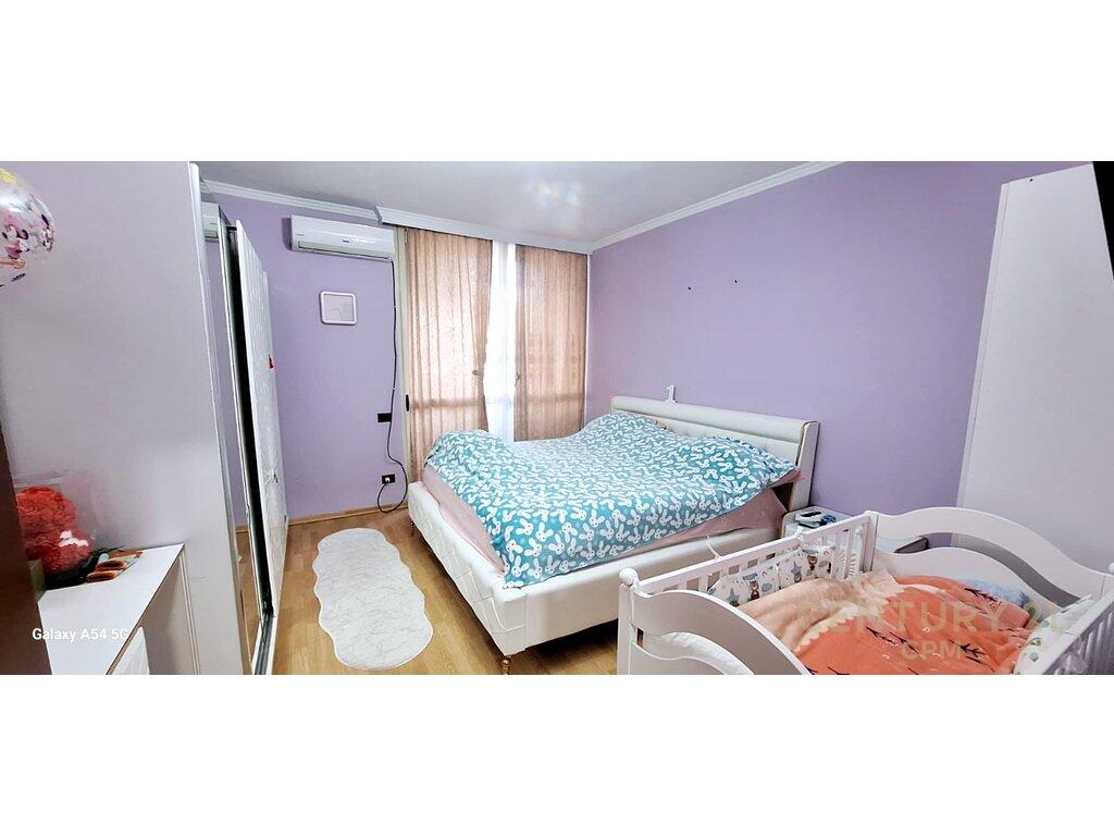 SHESIM APARTAMENT 2+1 ME KUZHINË TË VECUAR TEK KOMUNA E PARISIT!
