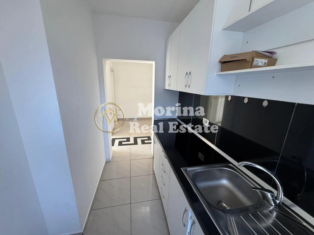 Affitto, Locale Commerciale, Strada di Durazzo, 800 euro/mese