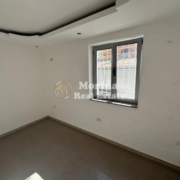 Affitto, Locale Commerciale, Strada di Durazzo, 800 euro/mese