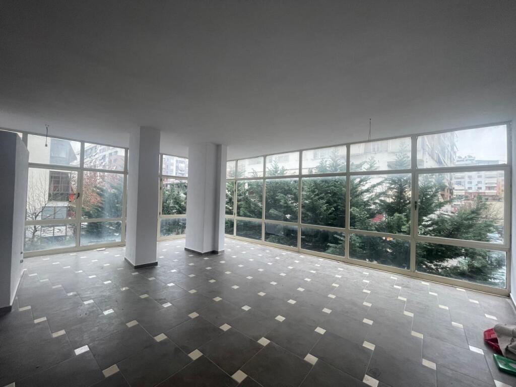 Commercial Space for Rent in Astir