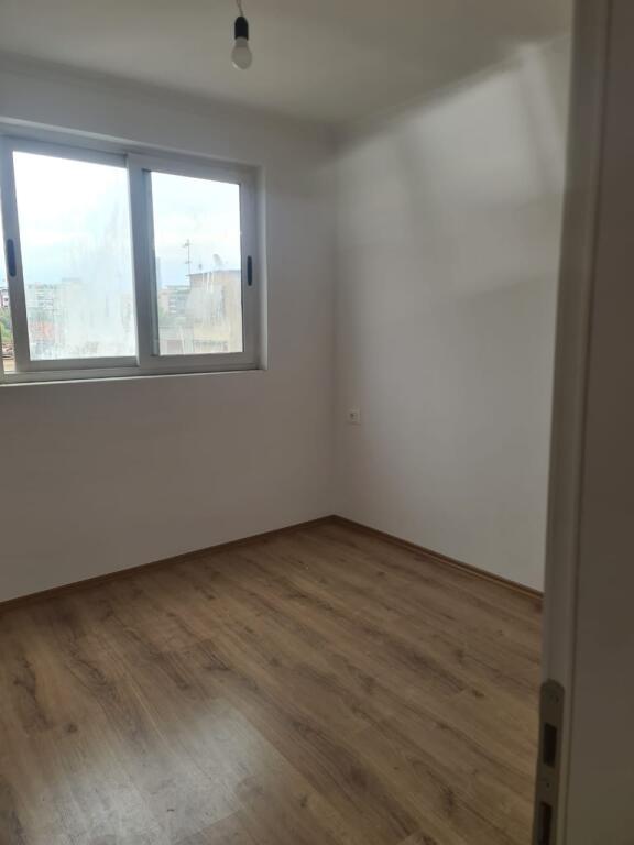 Shitet apartament 2+1 prane Rr.uga Kosovarevel