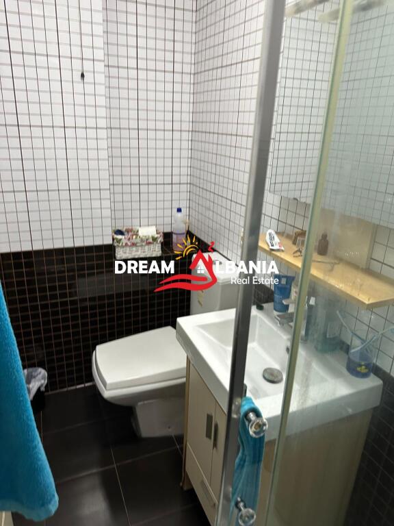 Super Apartment 4+1+3+parking space for rent in the Center near Toptani Center (ID 4231396).
