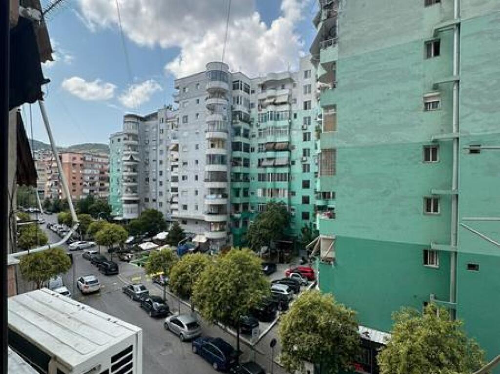 Shitet, Apartament 1+1, Komuna e Parisit
