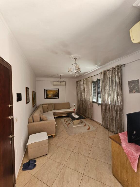 APARTAMENT ME QERA 2+1 RRUGA FORTUZI 1.000 EURO