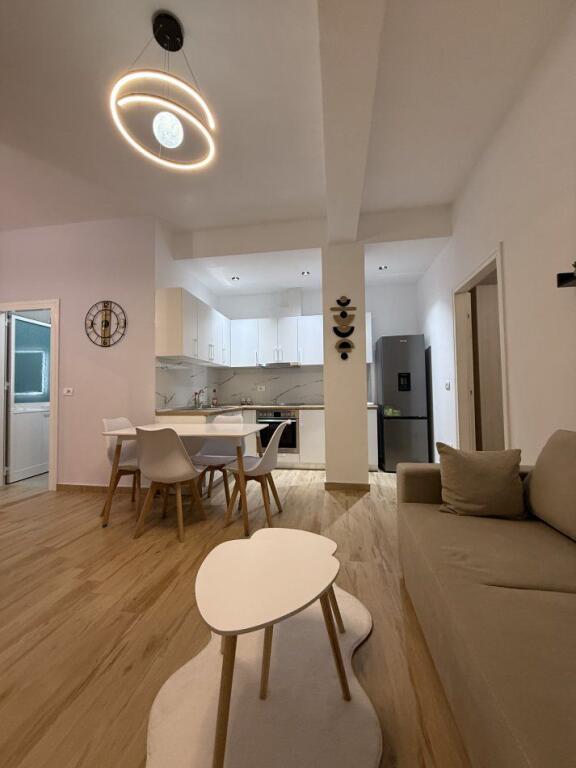 APARTAMENT ME QERA 1+1 YZBERISHT 40.000 LEKE