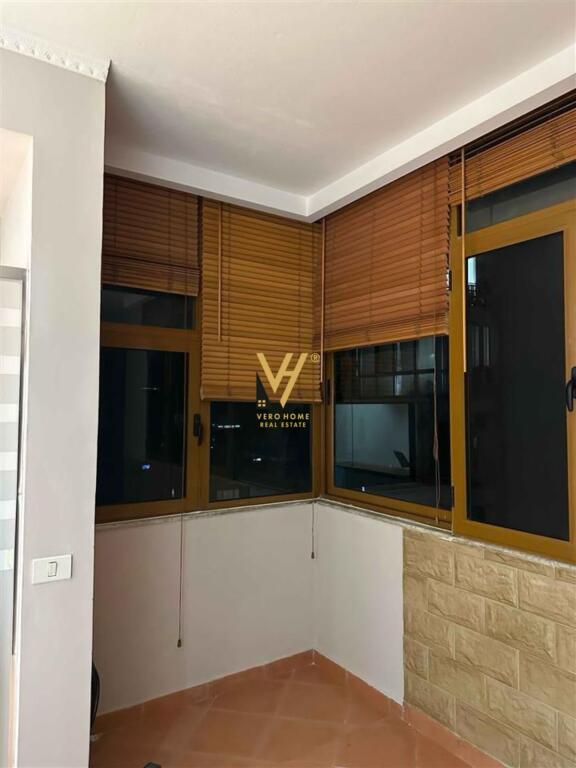 JEPET ZYRE 75 M2 ME QERA TE STACIONI I TRENIT 700 EURO