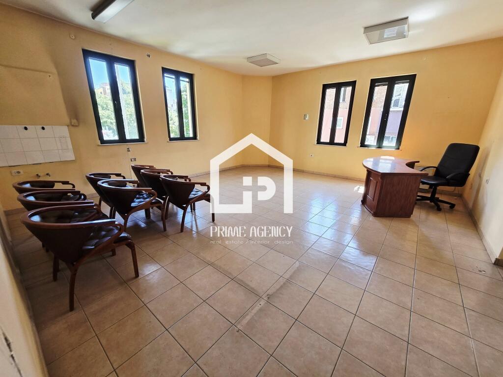 FOR RENT: 3-STOREY VILLA - FOR BUSINESS/area: DINAMO STADIUM
