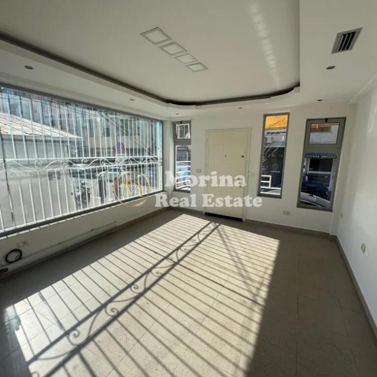 Affitto, Locale Commerciale, Strada di Durazzo, 800 euro/mese