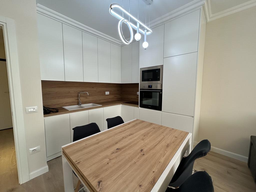 PAZARI I RI  APARTMENT 2+1+3 FOR RENT +PARKING SPACE 1300 EURO