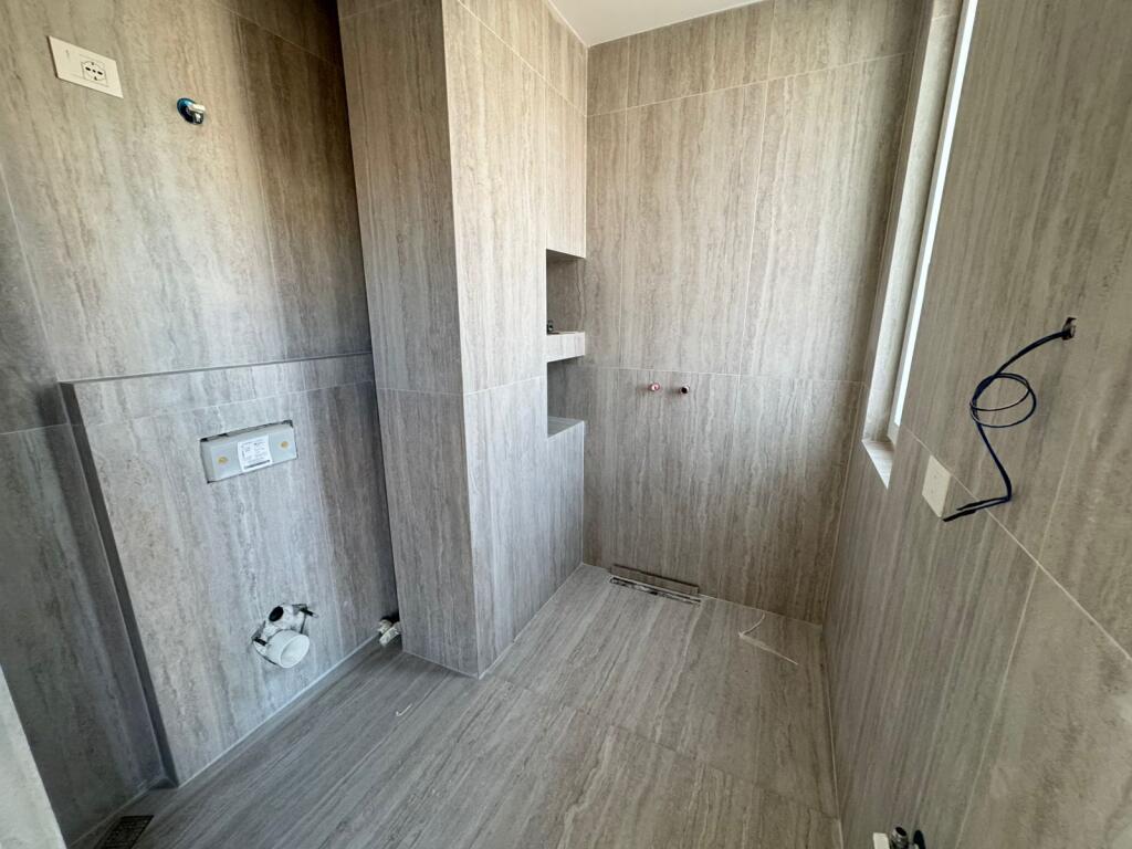 🚪Shitet Apartament 2+1+2+ Verande  📍Adresa : Ali Demi Shkolla "1 maji" 💶 Cmimi i shitjes 315,000€