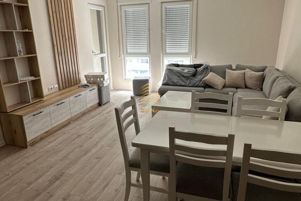 Qira, Apartament, 2+1+bllk,5 Maj, 600 Euro/muaj