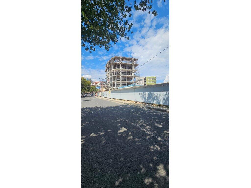 Leda(select121205)pranë shkollës “1 maji”,shitje apartament 2+1+2 + 3 ballkone 254,500 €