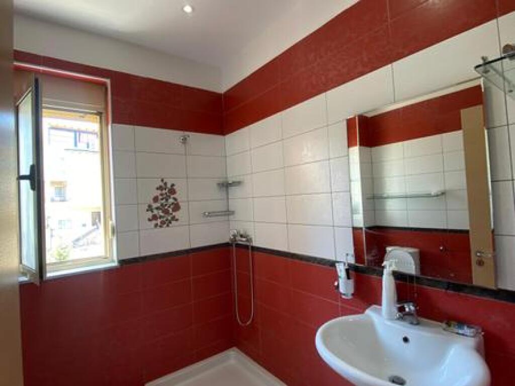 Qera, Apartament 2+1+Post Parkimi, Liqeni i Thate, Tirane