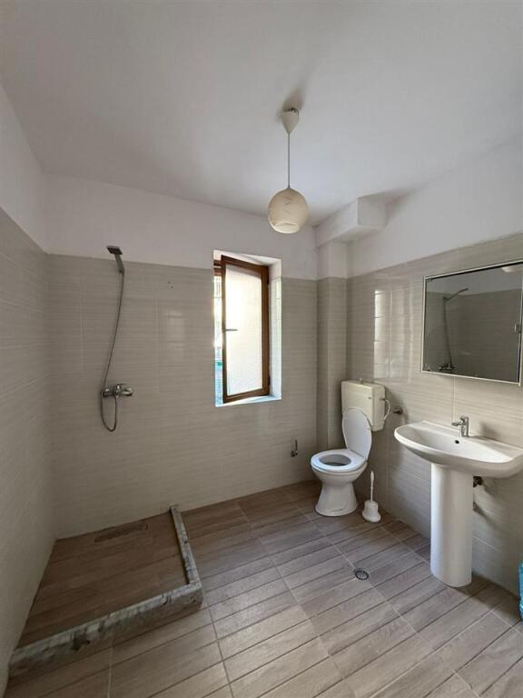 Shitet apartament 1+1 tek Kupola ne Laprake (shitet dhe me kredi)
