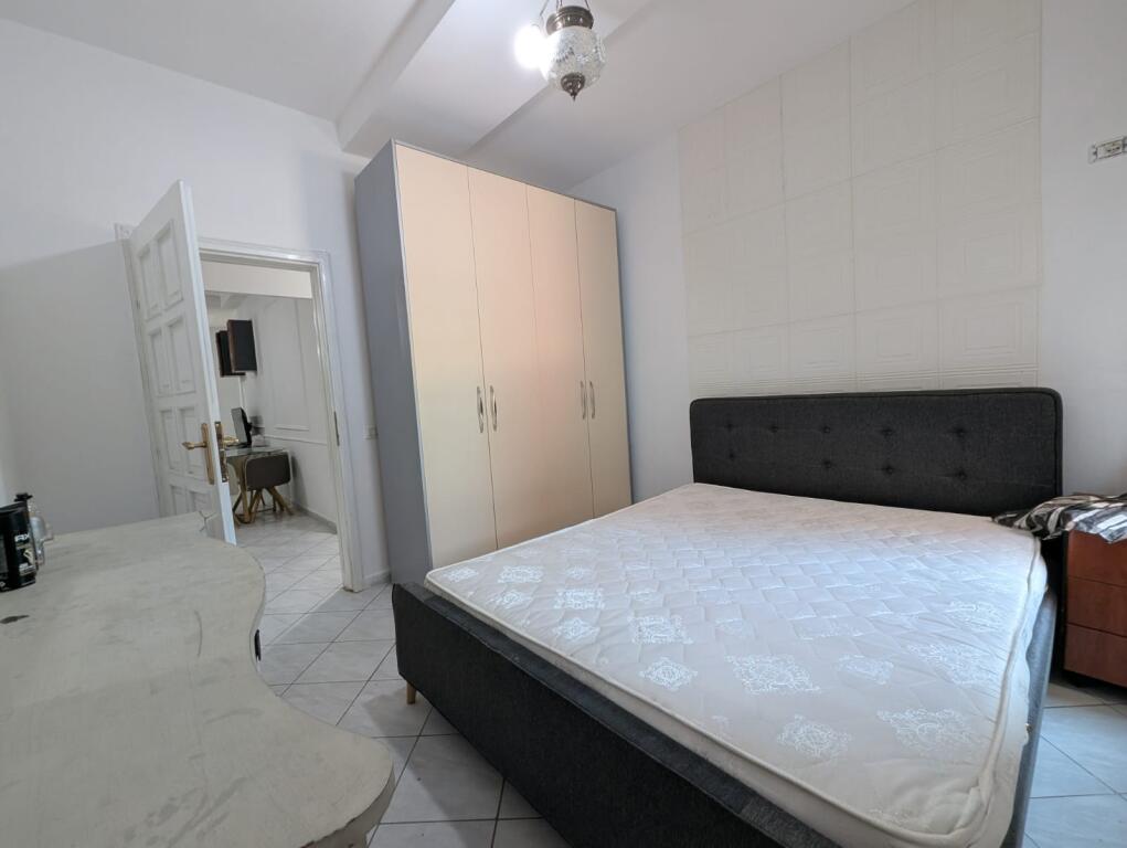Jepet me qera apartament 2+1 te Liqeni i Thate