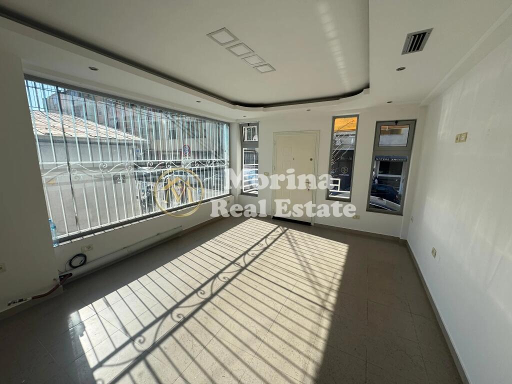 Affitto, Locale Commerciale, Strada di Durazzo, 800 euro/mese