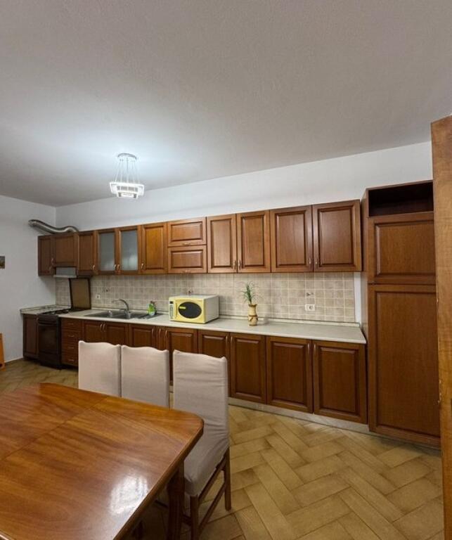 Tregu Elektrik, apartament 2+1+2 me qera 600 € /Muaj