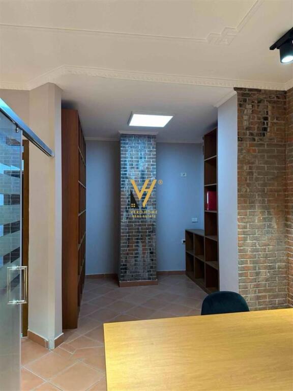 JEPET ZYRE 75 M2 ME QERA TE STACIONI I TRENIT 700 EURO