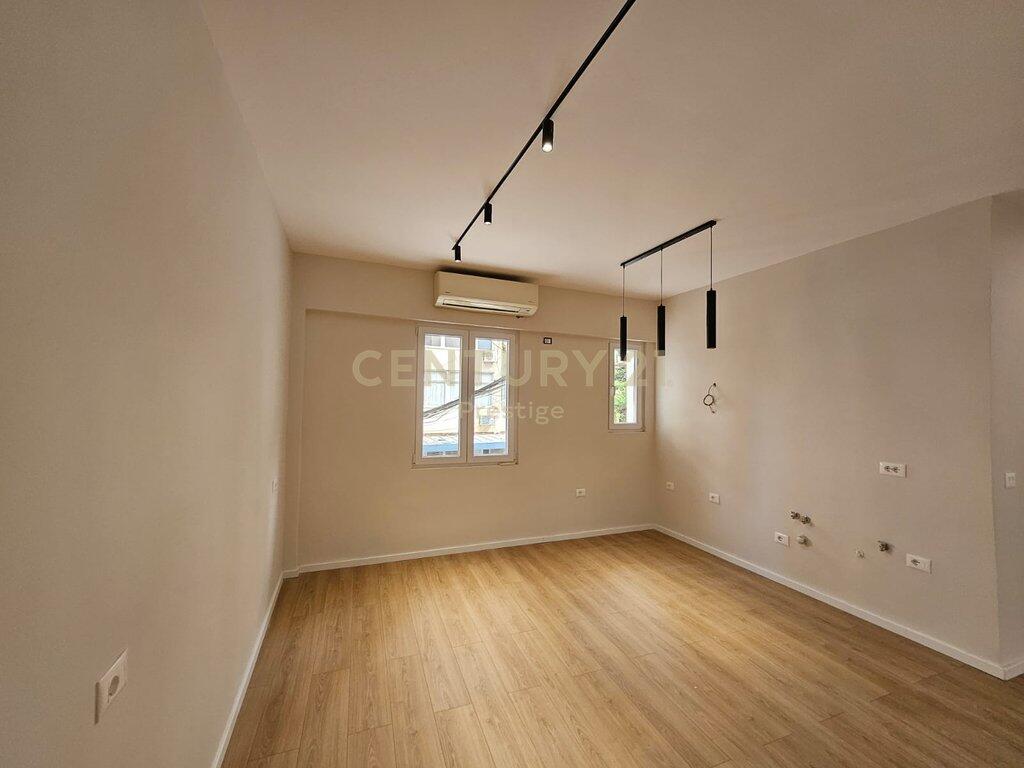 OFFICE SPACE FOR RENT – CENTER, ABOVE NEPTUN, TIRANA!