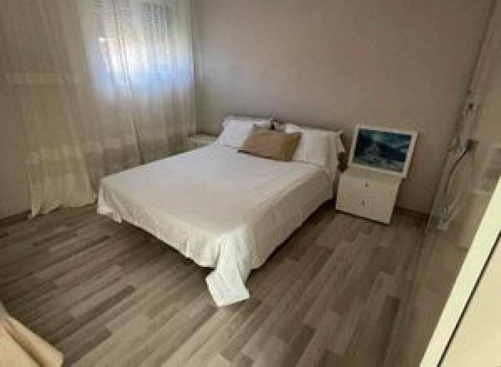 ‼️Ofrojme per qera shtepi private 2+1+2tualete me oborr te madh per 2 makina ‼️