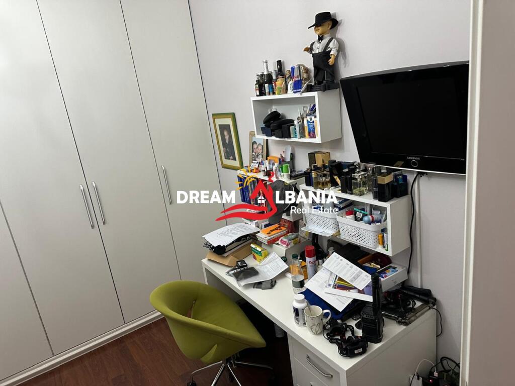 Super Apartment 4+1+3+parking space for rent in the Center near Toptani Center (ID 4231396).