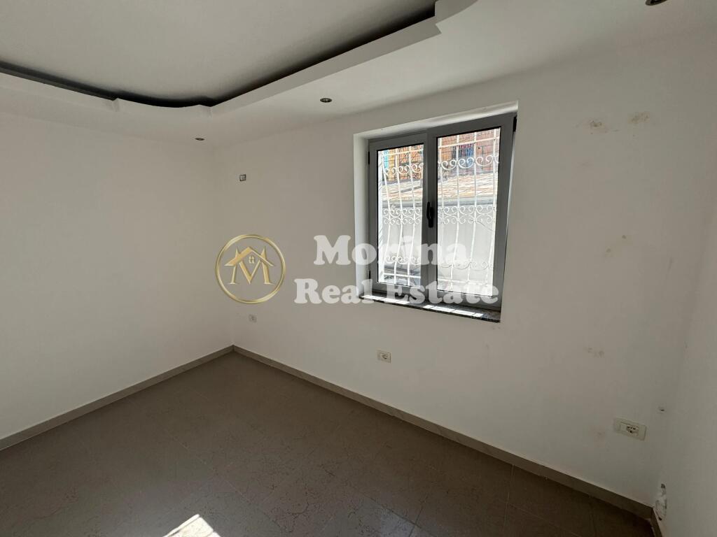 Affitto, Locale Commerciale, Strada di Durazzo, 800 euro/mese