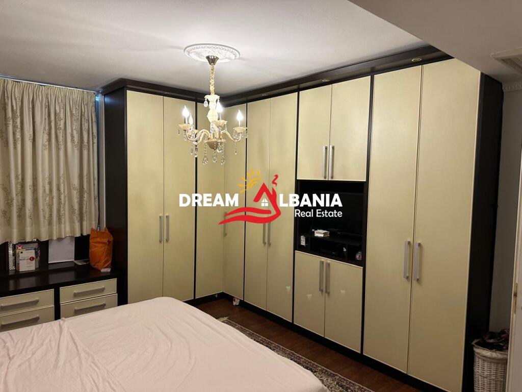 Super Apartment 4+1+3+parking space for rent in the Center near Toptani Center (ID 4231396).