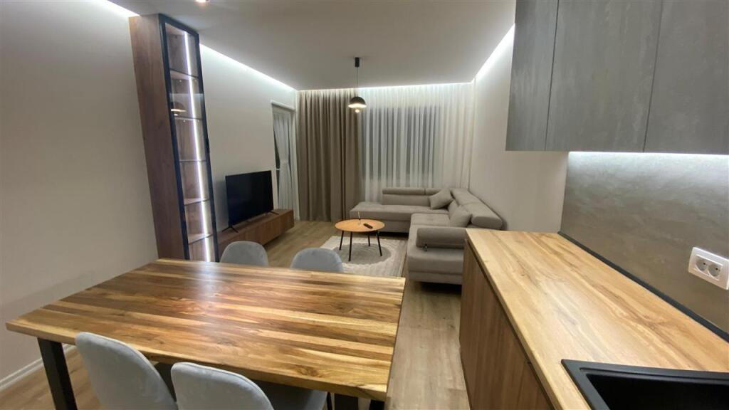 Jepet super apartament 2+1+garazhd me qera tek Univers City , Qtu , i pa banuar me pare