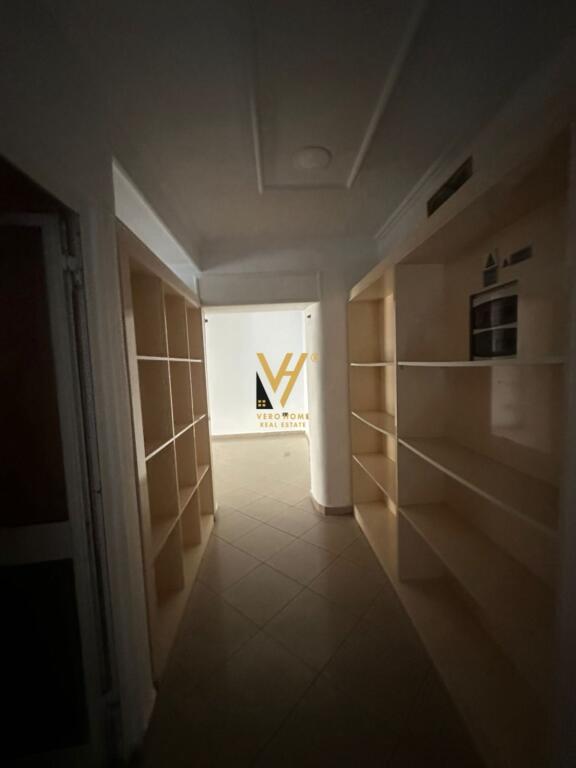 JEPET AMBIENT BIZNESI 113 M2 ME QERA RRUGA FERIT XHAJKO 100.000 LEKE