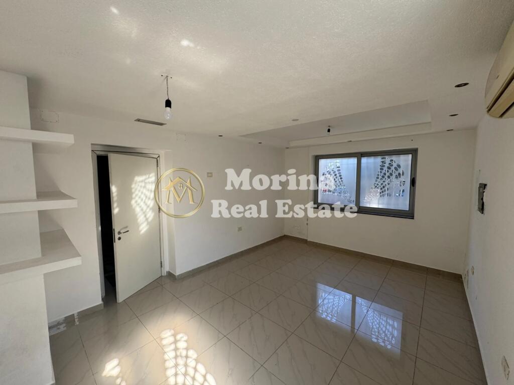 Affitto, Locale Commerciale, Strada di Durazzo, 800 euro/mese