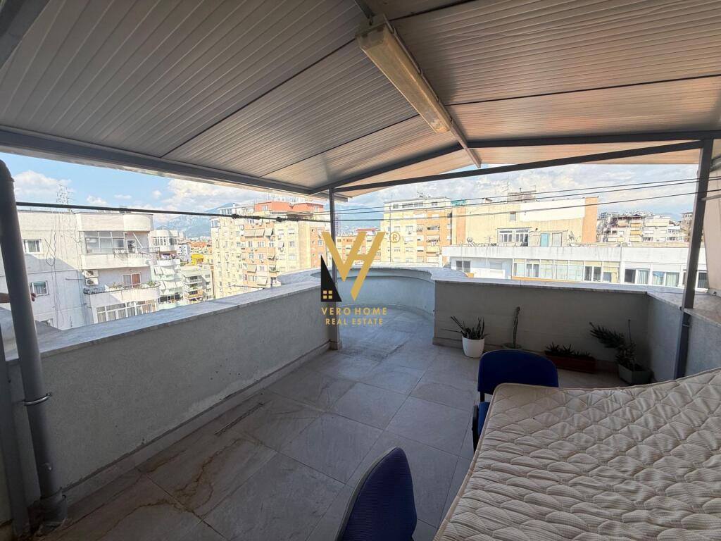 JEPET ZYRE 100 M2 ME QERA TE KOMUNA E PARISIT 900 EURO