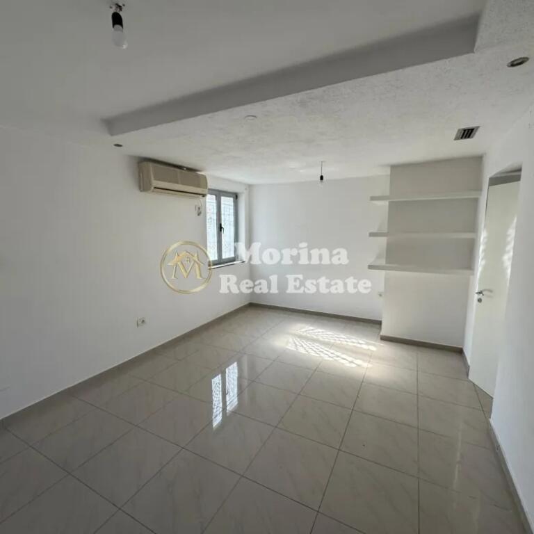 Affitto, Locale Commerciale, Strada di Durazzo, 800 euro/mese