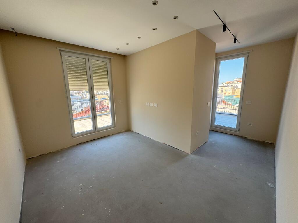 🚪Shitet Apartament 2+1+2+ Verande  📍Adresa : Ali Demi Shkolla "1 maji" 💶 Cmimi i shitjes 315,000€