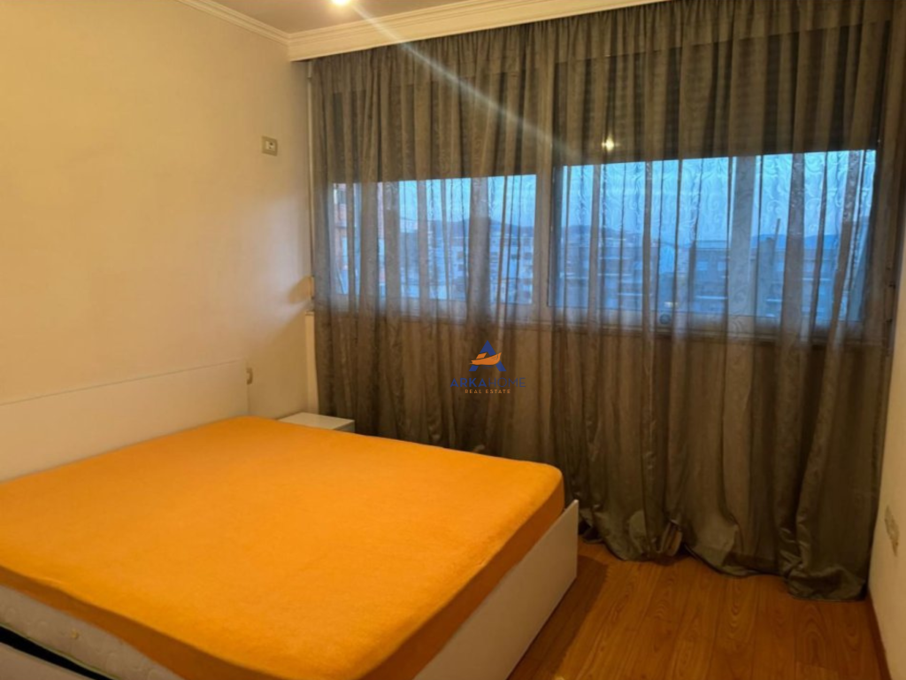JEPET ME QERA APARTAMENT 1+1 "21 DHJETORI, PRANE MONDIALIT" 560 EURO.
