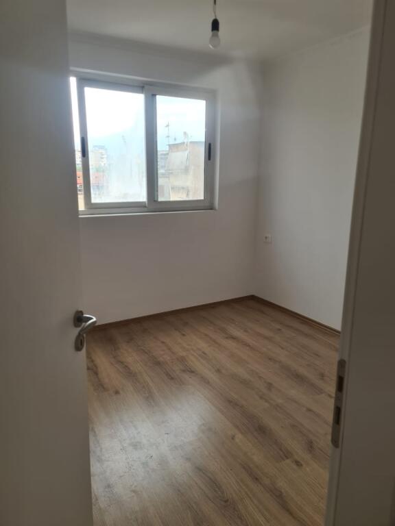 Shitet apartament 2+1 prane Rr.uga Kosovarevel