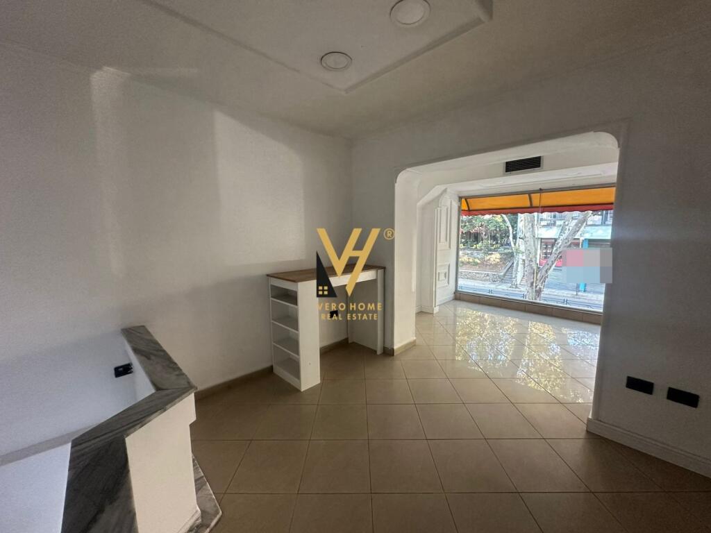 JEPET AMBIENT BIZNESI 113 M2 ME QERA RRUGA FERIT XHAJKO 100.000 LEKE