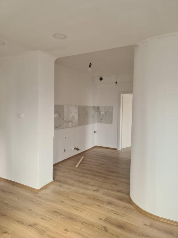 Shitet apartament 2+1 prane Rr.uga Kosovarevel