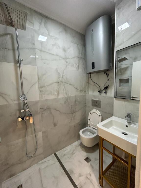 PAZARI I RI  APARTMENT 2+1+3 FOR RENT +PARKING SPACE 1300 EURO