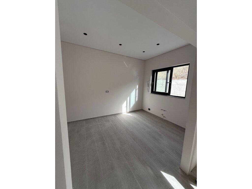 LEDA(plus121548)sarande,japim me qera vjetore vile ne rr. panorama me pamje nga deti-14,000 €/muaj