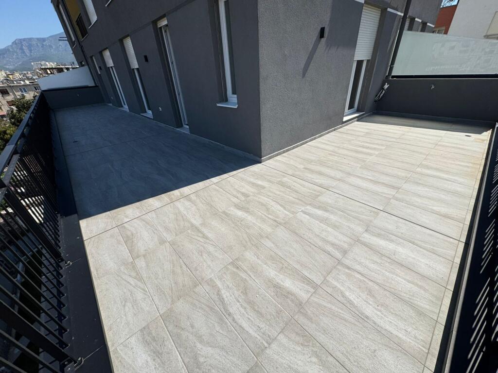 🚪Shitet Apartament 2+1+2+ Verande  📍Adresa : Ali Demi Shkolla "1 maji" 💶 Cmimi i shitjes 315,000€