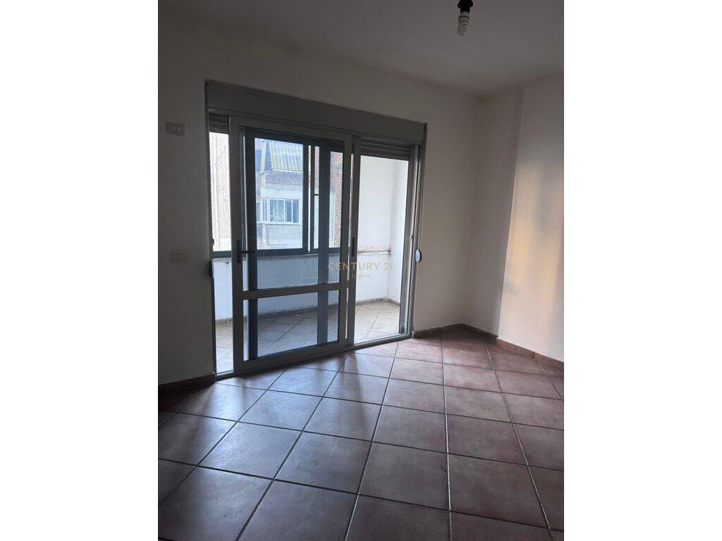 Apartament 1+1 me Qira në Myslym Shyr, Vendndodhje Qendrore !!