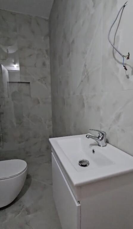 SHITET APARTAMENT 1+1 BUZE RRUGES KAVAJES