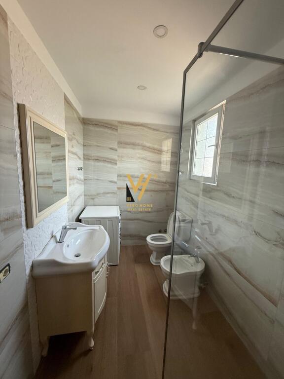 JEPET ZYRE 100 M2 ME QERA TE KOMUNA E PARISIT 900 EURO