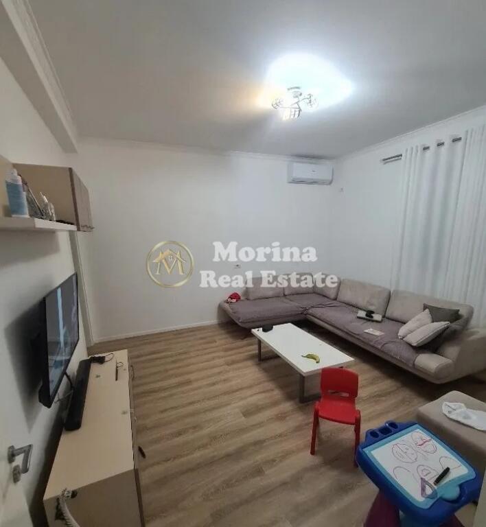 Shitett Vile 2 kateshe,  Qyteti Studenti, Rruga Jorgjia Truja, Cmimi 270.000 Euro