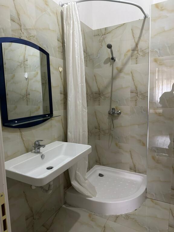 🔥 Jepet me Qira – Apartament 2+1 me 2 Tualete  📍 Zogu i Zi – Ring Center