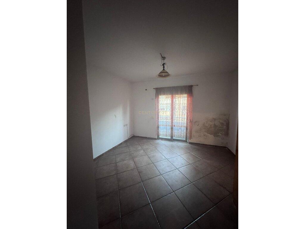 Apartament 1+1 me Qira në Myslym Shyr, Vendndodhje Qendrore !!