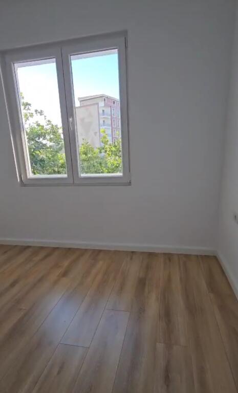SHITET APARTAMENT 1+1 BUZE RRUGES KAVAJES