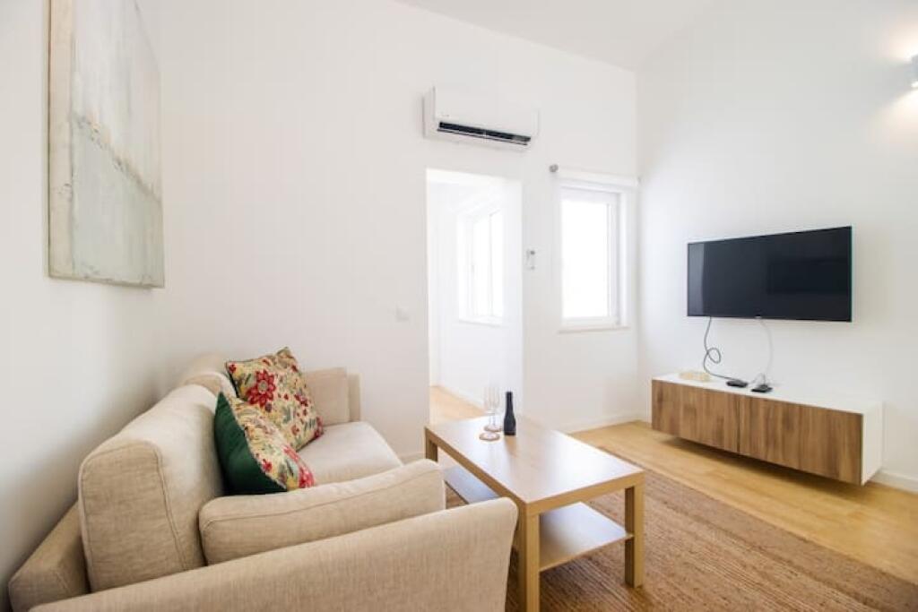 Apartment For Rent 1+1 Near New Bazaar (ID B211375) Tirana