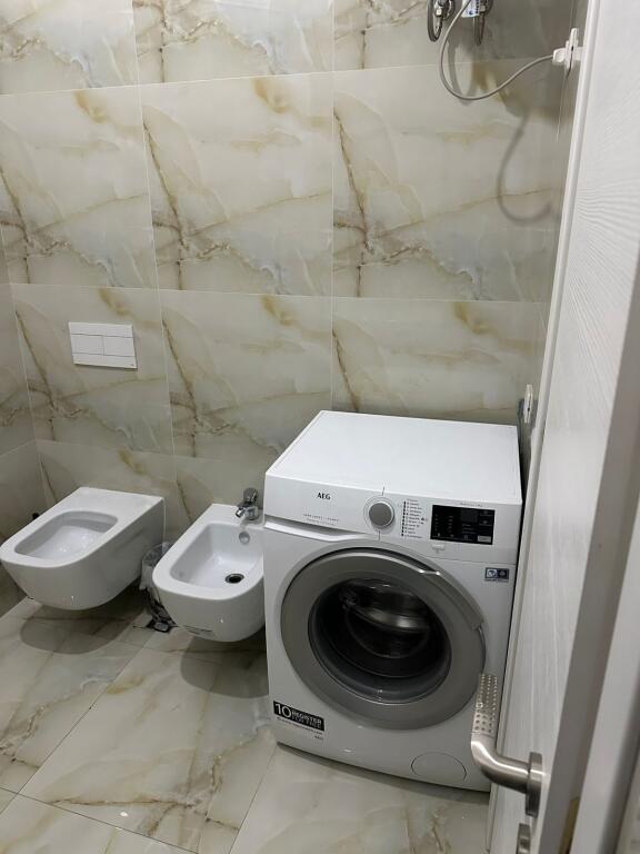 🔥 Jepet me Qira – Apartament 2+1 me 2 Tualete  📍 Zogu i Zi – Ring Center