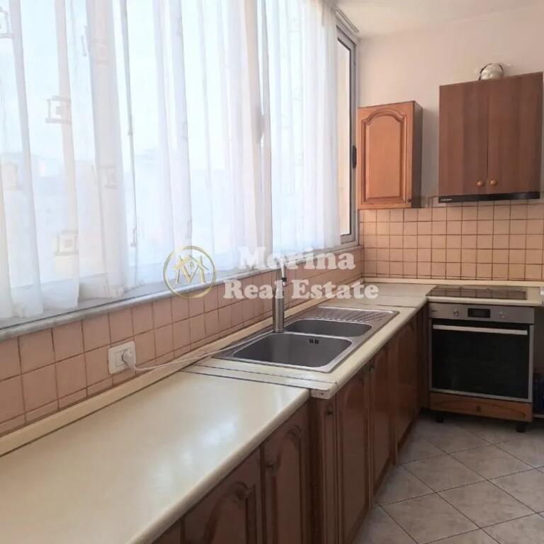 Qera, Apartament 3+1, Selvia — prane Qendres, 700 euro/muaj